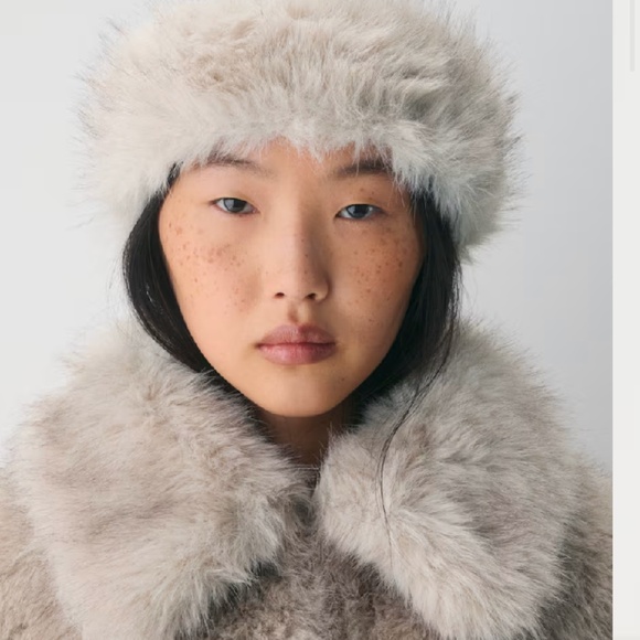 Aritzia Zermatt Merino Wool Beanie. NWT. - Picture 3 of 4